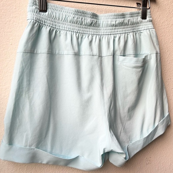 Lululemon Spring Break Away Short *4-way Stretch 3"
Blue Glow Sz 4 - Picture 9 of 12